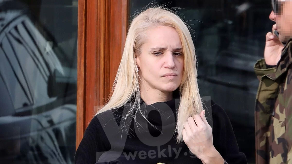 Έμεινε στη μέση του δρόμου με το αμάξι της - Γεμάτη νεύρα και θυμό η Κατερίνα Παναγοπούλου