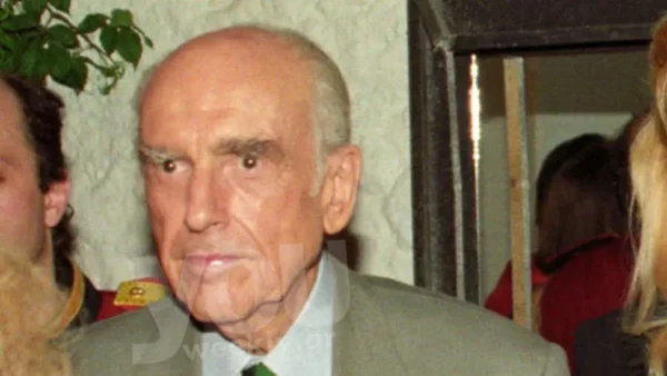 Στο σφυρί τα γυαλιά του Ανδρέα Παπανδρέου