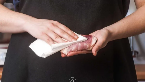 Σταματήστε να πλένετε το κρέας: Μπορεί να...