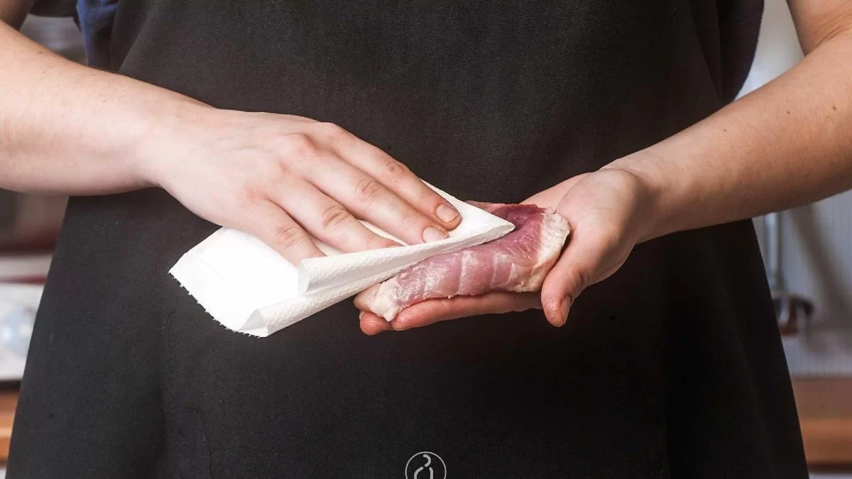 Σταματήστε να πλένετε το κρέας: Μπορεί να...