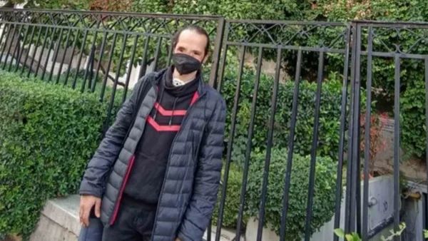 Με καινούργια δουλειά και σπίτι στον Πειραιά - Φωτογραφίες του Θύμιου Μπουγά από την νέα του ζωή