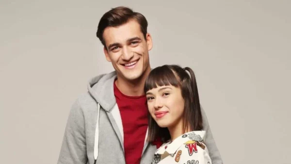 Τρία Μίλια (1/2): «Είναι το λιγότερο που μπορώ να κάνω για να είμαι μαζί της» - Η σκηνή μεταξύ του Πέτρου και της Κλειώ που θα καθηλώσει