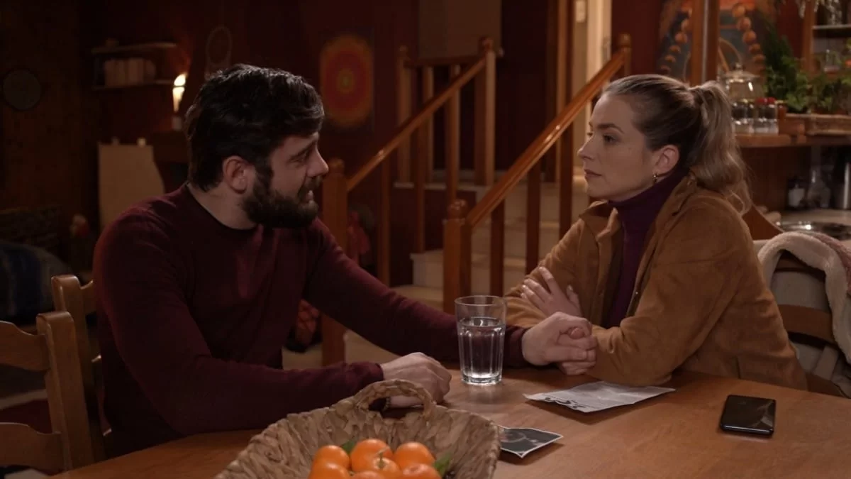 Τρία Μίλια (2/2): Ο Ευθύμης και η Φωτεινή ανακρίνουν τη Λίζα - Παραδέχεται ότι το «Μάτι» είναι η...