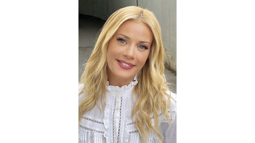 Sweet & natural: Πως να αντιγράψεις το καθημερινό μακιγιάζ της Ζέτας Μακρυπούλια