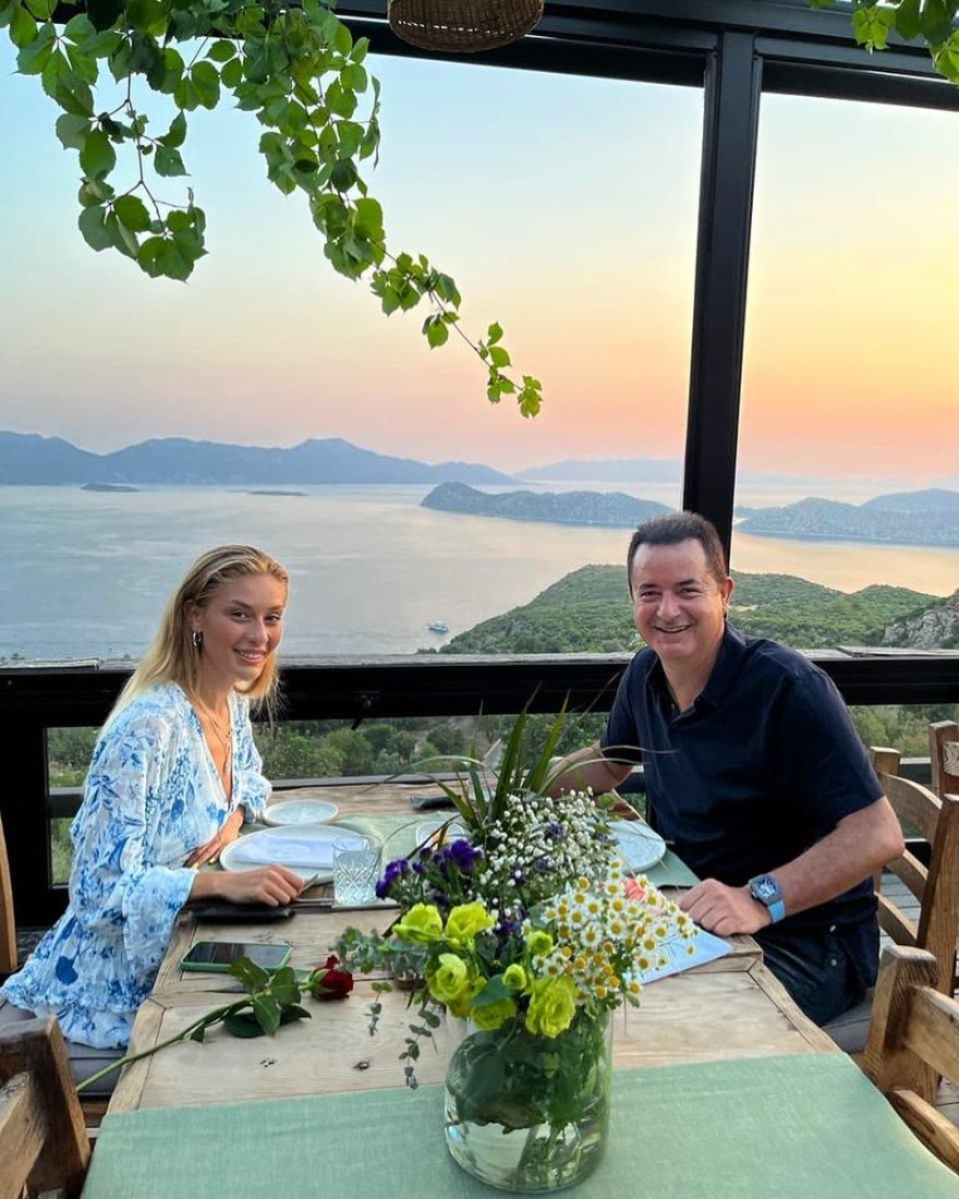 Αυτή είναι η 23χρονη σύντροφος του 53χρονου Ατζούν Ιλιτζαλί - Θα φέρει στον κόσμο το 5ο παιδί του