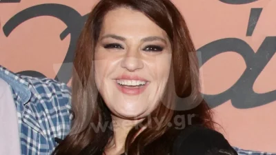 Φανερά αδυνατισμένη η Κατερίνα Ζαρίφη στη νέα ολόσωμη φωτογραφία που δημοσίευσε μετά την απώλεια κιλών