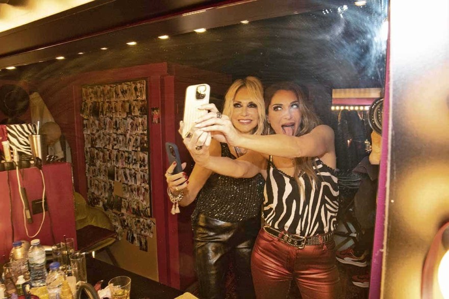 Το καυτό τσιφτετέλι της Ελισάβετ Κωνσταντινίδου - Τι συμβαίνει στη συνάντηση Βίσση & Βανδή στο Hotel Ερμού