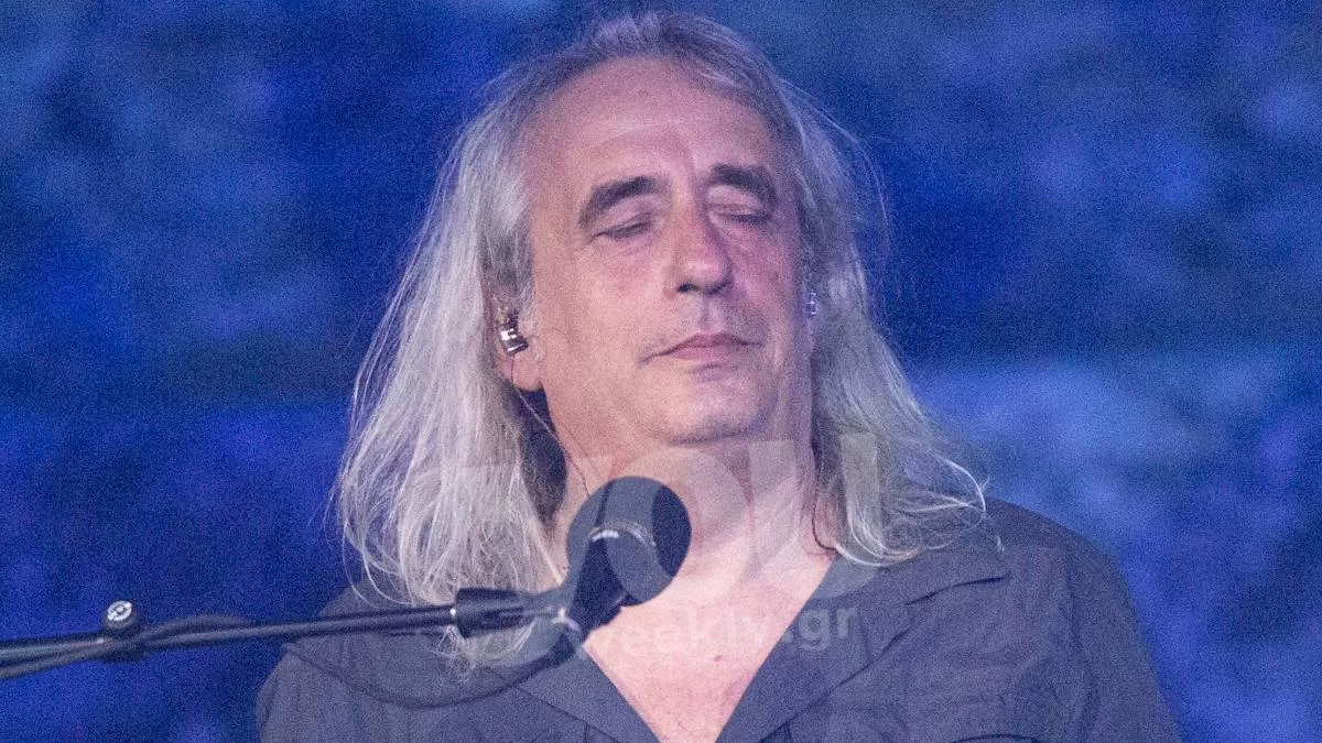 Τέμπη: «Αν το 'ξερα, θα ανέβαινα κι εγώ στο τρένο...» - Εκατοντάδες σχόλια στο Facebook με την αιχμηρή ανάρτηση του Αγγελάκα