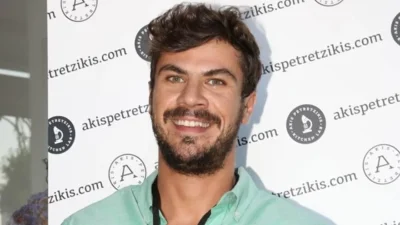 Ο γιος του τον επισκέφθηκε στην δουλειά - Η τρυφερή φωτογραφία του Άκη Πετρετζίκη με τον μικρό Αχιλλέα