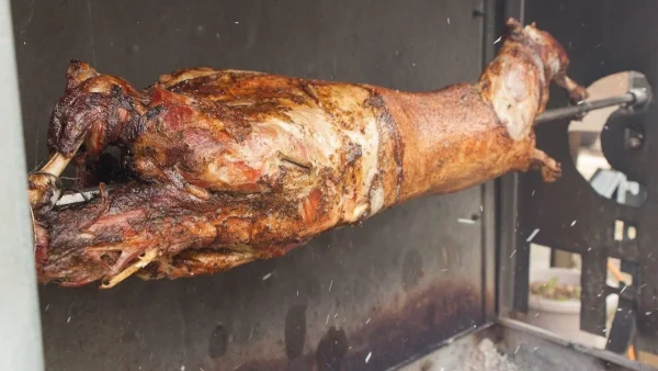 Πάσχα 2023: «Τα εντόσθια πρέπει να έχουν...» - 5 πράγματα που πρέπει να προσέξετε για να μην αγοράσετε «σάπιο» αρνί