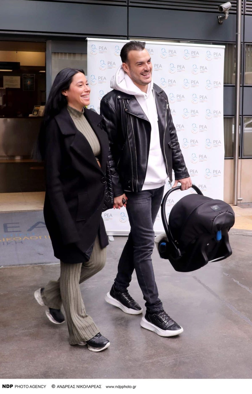 Η έξοδος από το μαιευτήριο του Αρσενίου με την Πλεύρη