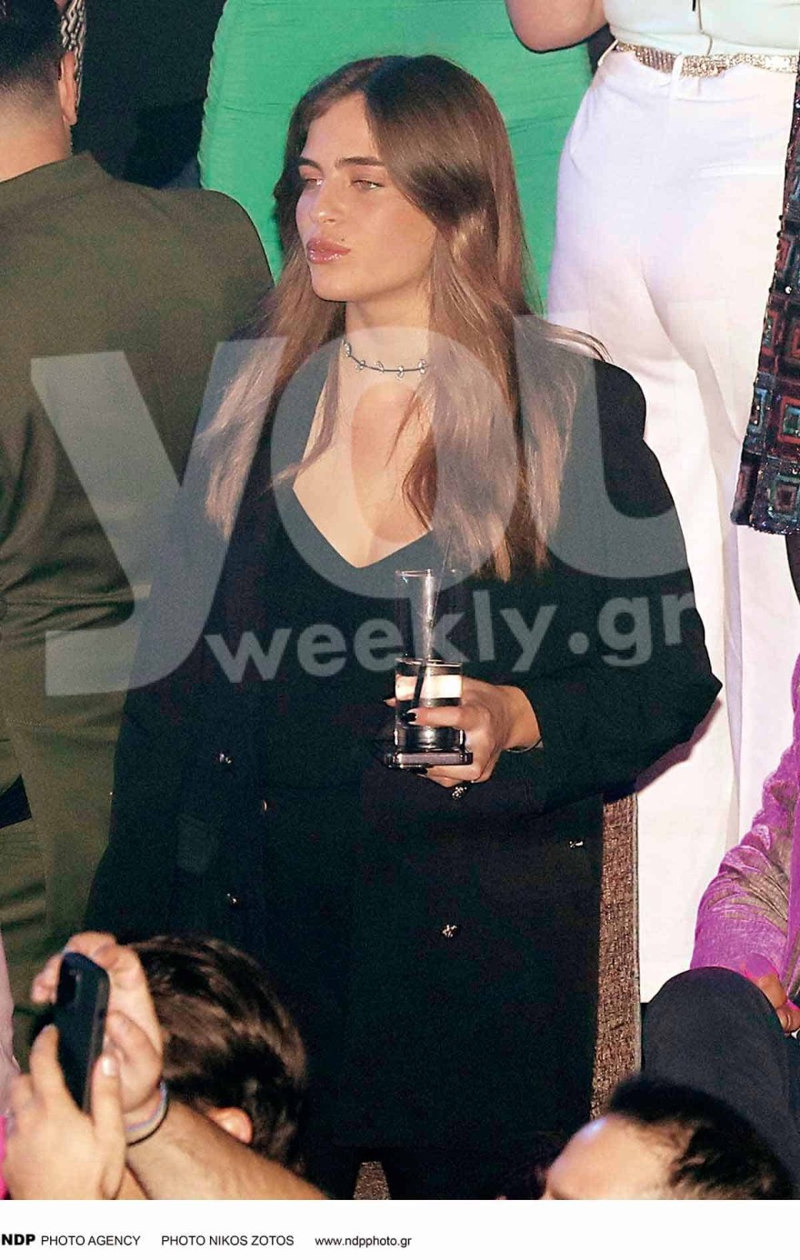 Πρώτο τραπέζι πίστα στο Fantasia μαζί με τους γονείς της - Η εμφάνιση της σύντροφου του Νίκου Οικονομόπουλου, Ασημένια Καμτσή