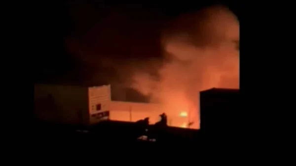 Τα βαγόνια τυλίχθηκαν στις φλόγες μέσα σε δευτερόλεπτα - Νέο σοκαριστικό βίντεο μετά την σύγκρουση στα Τέμπη