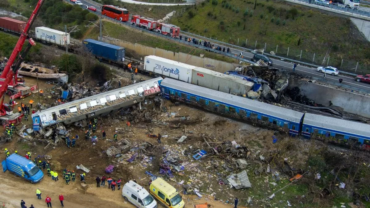 Τραγωδία Τέμπη: Ολοκληρώνεται η ταυτοποίηση των νεκρών - Μια μητέρα ακόμη ψάχνει το παιδί της