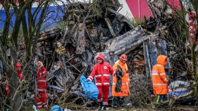 Τραγωδία Τέμπη: «Μου είπαν να τηρηθεί εντολή να μην ανοιχτεί το φέρετρο γιατί το πτώμα είναι...» - Ταυτοποιήθηκε σορός 28χρονης