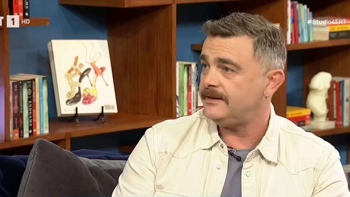 Δημήτρης Καπετανάκος: «Με φέρνετε σε δύσκολη θέση!» - Ασύλληπτο περιστατικό με τον ηθοποιό στον αέρα της ΕΡΤ