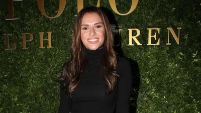 Δύσκολα τις ξεχωρίζεις - Η φωτογραφία της Ελένης Τσολάκη με την αδερφή της στην Θεσσαλονίκη