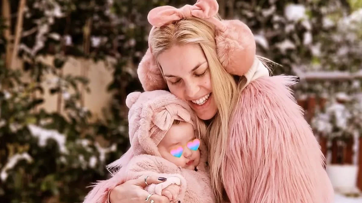 Βγαλμένο από παραμύθι - Με ταπετσαρία, φωτάκια και μεγάλο χαλί το παιδικό δωμάτιο της κόρης της Γαστεράτου