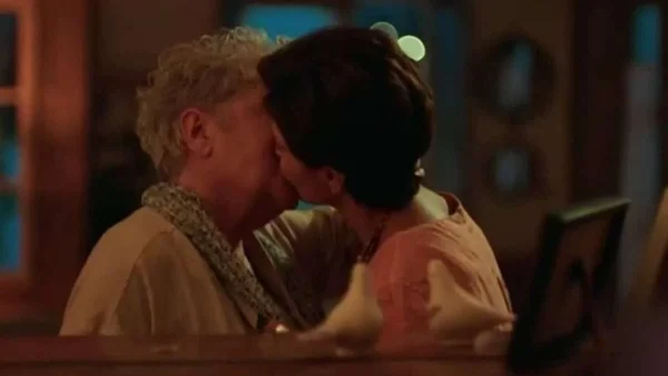 Μαρία Καβογιάννη: Το gay φιλί που σίγουρα θα σχολιαστεί - Μια συγκλονιστική σκηνή από τη νέα σειρά που πρωταγωνιστεί