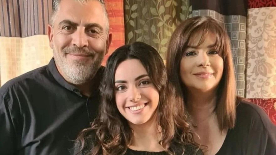 Γη της Ελιάς Δημοσθένης Ειρήνη