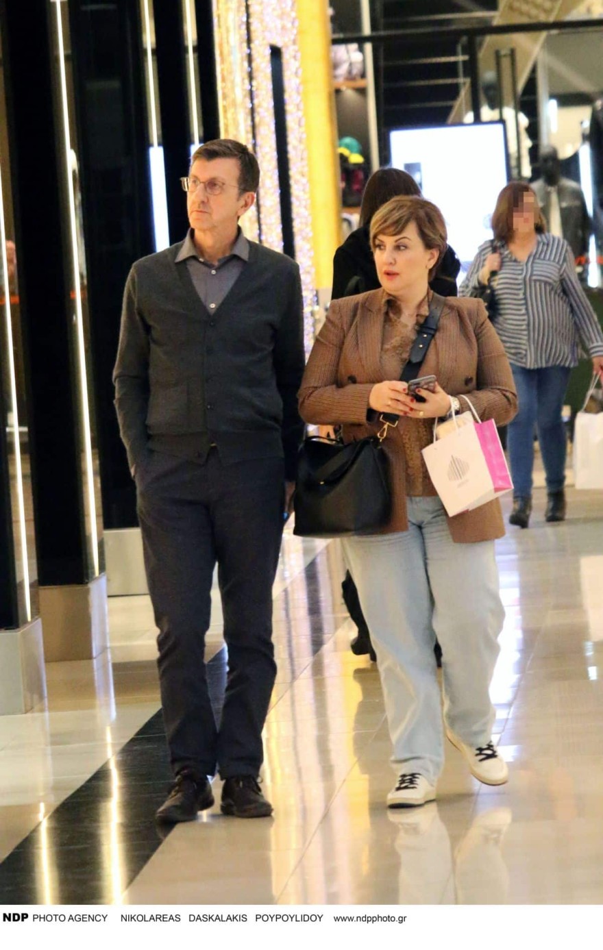 Γνωστή δημοσιογράφος - Αυτή είναι η σύζυγος του Άρη Πορτοσάλτε (Σπάνιες φωτογραφίες)