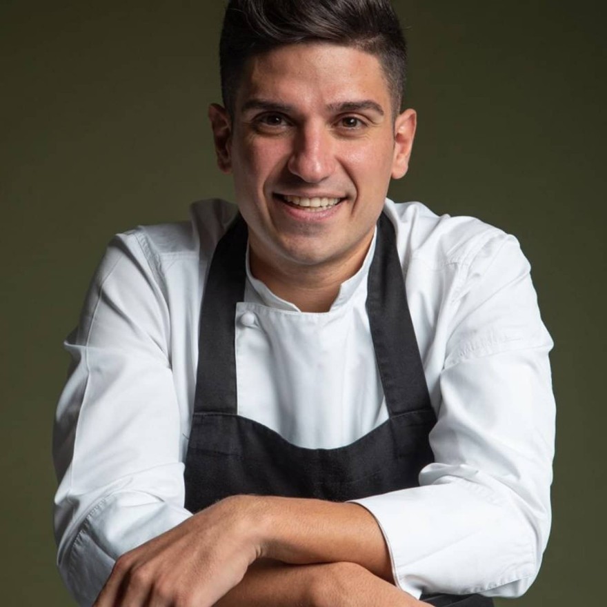 Οικίες γεύσεις με έμφαση στην ποιοτική πρώτη ύλη από Έλληνες παραγωγούς, έρχονται στο πιάτο σας με την υπογραφή του Chef Σταύρου Υφαντίδη!