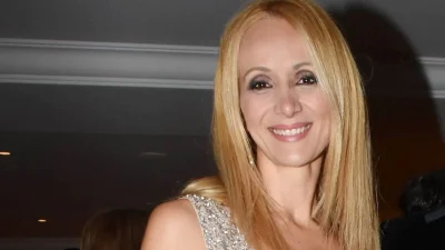 «Είναι ένας χώρος που πηγαίνουν οικογένειες εκεί» - Έξαλλη η Νάταλι Κάκκαβα για τον γυμνισμό σε παραλία της Σαρωνίδας