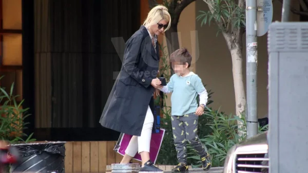 "Λιώνει" για εκείνον - Με την ποδοσφαιρική του εμφάνιση δίπλα στη Σία Κοσιώνη ο μικρός Δήμος