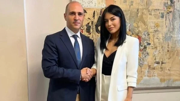 «Είναι ντροπή, πριν λίγους μήνες τους έβριζες και τους κορόιδευες...» - "Τα έσπασαν" Λατινοπούλου & Μπογδάνος