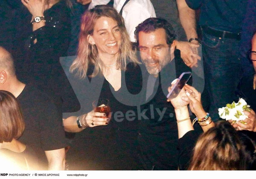 Αγκαλιές και φιλιά: Αποκλειστικές φωτογραφίες από σπάνια βραδινή έξοδο του Κωνσταντίνου Μαρκουλάκη με την Χρυσή Βαρδινογιάννη
