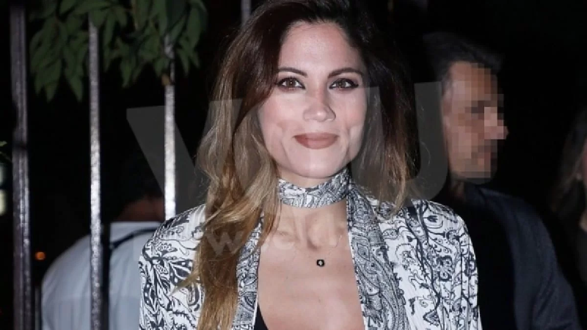 Με βουρκωμένα μάτια - Η τρυφερή φωτογραφία με τη Συνατσάκη να φιλάει το πρόσωπο της κόρης της