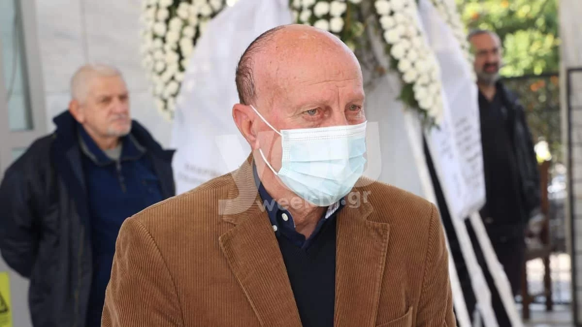 Μίμης Δομάζος: «Όταν φεύγουν τέτοιοι...» - Το σπαρακτικό "αντίο" στον Μίμη Παπαϊωάννου