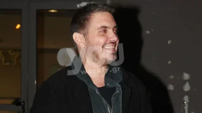 Τους χαιρετούσε όλους φορώντας ένα μπλέ σμόκιν - Φωτογραφίες από την ορκωμοσία του Μιχάλη Χατζηγιάννη ως Υφυπουργός Πολιτισμού