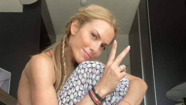 Ολόκληρος άντρας ο γιος της Ντορέττας Παπαδημητρίου - Στο πλευρό της μητέρας του για τα γενέθλια της ανιψιάς της