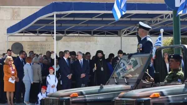 25 Μαρτίου: Ξεκίνησε η μεγάλη στρατιωτική παρέλαση στην Αθήνα - Δείτε την εδώ live