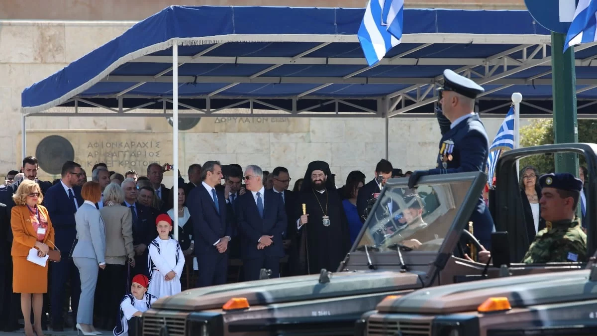 25 Μαρτίου: Ξεκίνησε η μεγάλη στρατιωτική παρέλαση στην Αθήνα - Δείτε την εδώ live