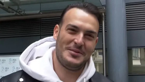 Οδηγούσε και παραμιλούσε από την χαρά του - Η τρυφερή στιγμή του Σάκη Αρσενίου με τον γιό του