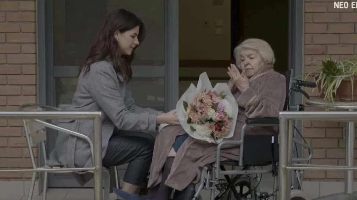 Σασμός: «Άι στα δι@λ@ μωρή Θεοδώρα!» - Τρελάθηκαν οι τουιτεράδες με την σκηνή στο γηροκομείο