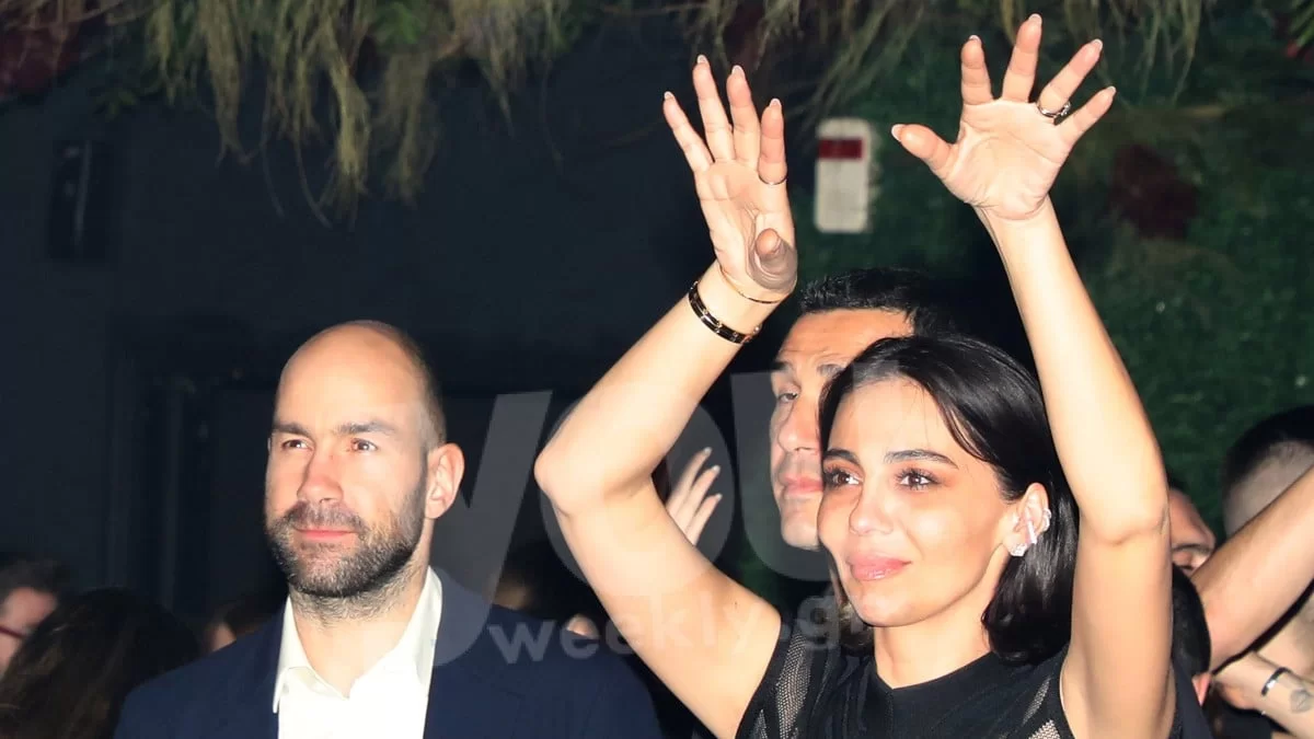 Εκείνος έπινε το ποτό του και εκείνη χόρευε ξέφρενα - Τα ''έσπασαν'' ξανά στα μπουζούκια Χοψονίδου & Σπανούλης