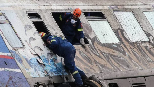 Τραγωδία Τέμπη: Φορτηγά ξεφόρτωναν κρεβάτια νεκροψίας - Ανατριχίλα με τον τρόπο που ενημερώνονται γονείς και συγγενείς