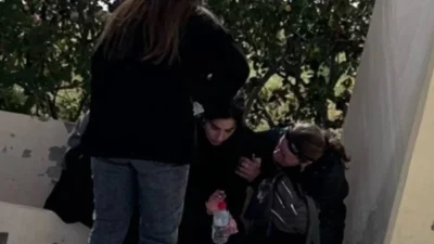 Τέμπη: «Παιδάκι μου, παιδάκι μου» - Συντετριμμένοι όλοι στην κηδεία της 50χρονης Μαίρης