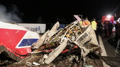 Τραγωδία Τέμπη: «Ήταν όπως στο Μάτι, παντού καμένα και διαμελισμένα πτώματα! Ένας πατέρας ζητούσε...» - Σοκάρει δημοσιογράφος