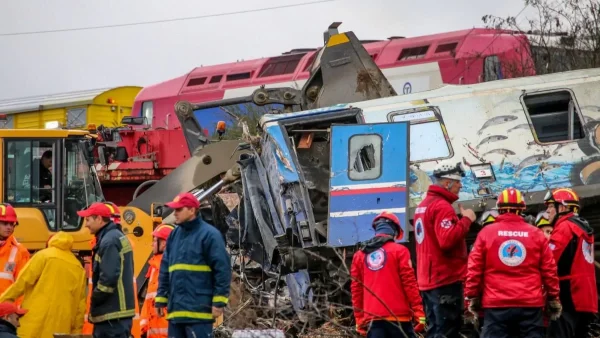 Τραγωδία Τέμπη: Τριήμερο πένθος στην Κύπρο και δημόσια δαπάνη οι κηδεία Κυπριανού και Αναστασίας