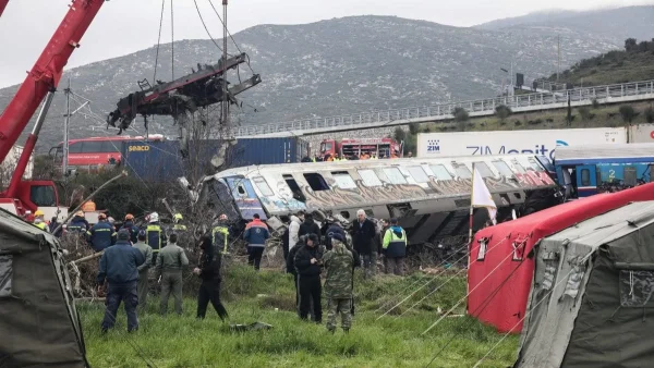 Τραγωδία Τέμπη: Ανάμεσα τους παιδί 6,5 ετών - Οι λίστες με τα ονόματα των επιβατών που νοσηλεύονται