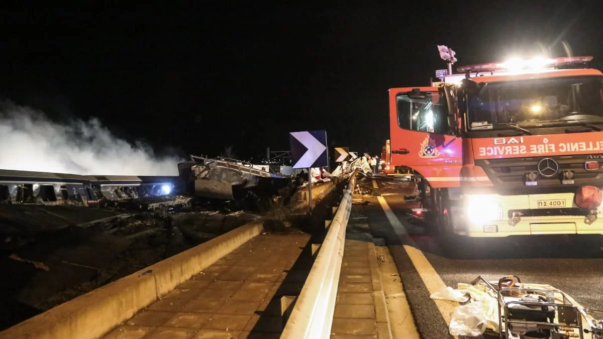 Τραγωδία Τέμπη: Συγκλονιστική μαρτυρία - «Υπήρχε μία κοπέλα στην άσφαλτο για 45'»