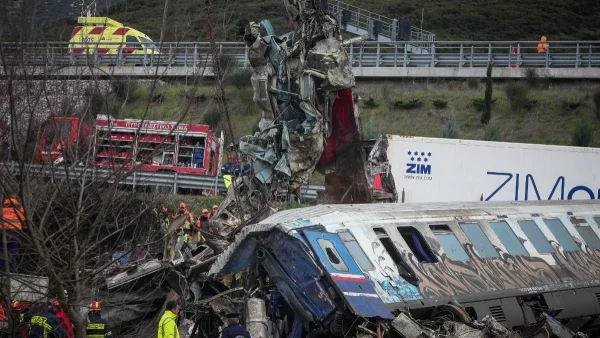 Τραγωδία Τέμπη: 20χρονος φοιτητής ο μοναδικός επιζών του πρώτου βαγονιού - Δίνει "μάχη" για τη ζωή του