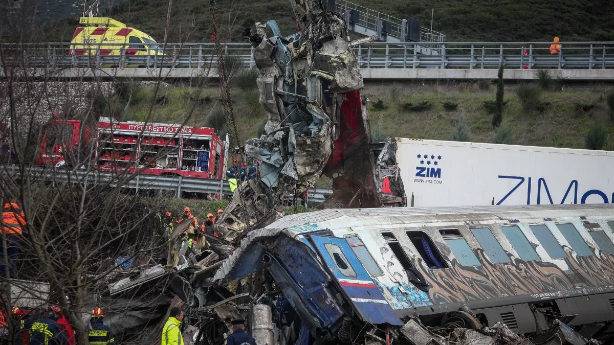 Τραγωδία Τέμπη: 20χρονος φοιτητής ο μοναδικός επιζών του πρώτου βαγονιού - Δίνει "μάχη" για τη ζωή του