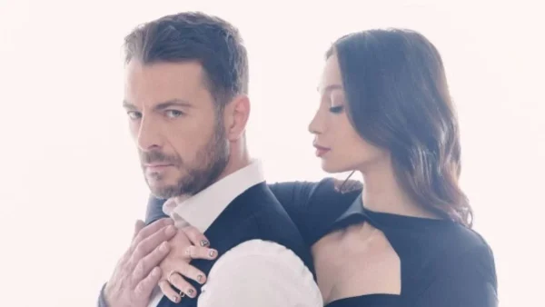 Αγκαλιά με τον πνευματικό τους - Αποκαλύφθηκε ο λόγος που ταξίδεψαν Αγγελόπουλος & Βαμβακούση στην Κρήτη