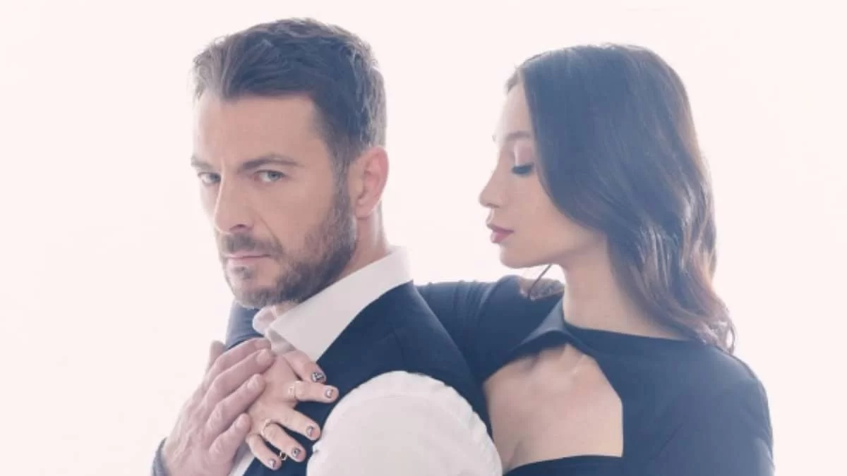 Αγκαλιά με τον πνευματικό τους - Αποκαλύφθηκε ο λόγος που ταξίδεψαν Αγγελόπουλος & Βαμβακούση στην Κρήτη