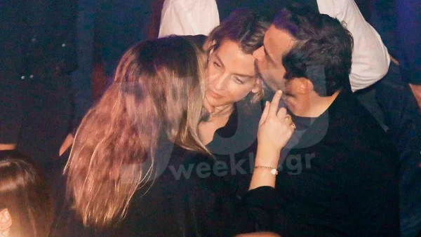 Αγκαλιές και φιλιά: Αποκλειστικές φωτογραφίες από σπάνια βραδινή έξοδο του Κωνσταντίνου Μαρκουλάκη με την Χρυσή Βαρδινογιάννη
